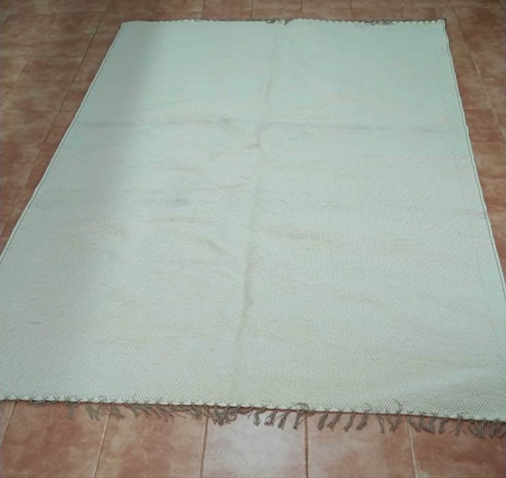 Tapete Grande em Algodão com Franjas (2 x 2.90m) – Novo!