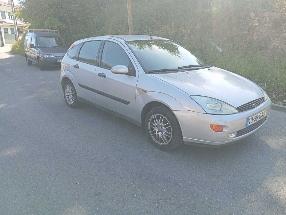 Vendo carro Ford Focus 1.4 gasolina