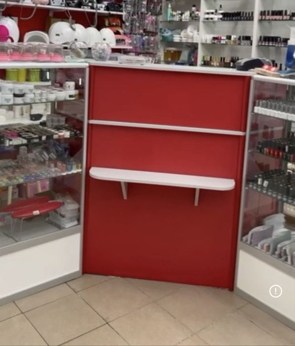 Вітрини 4 штуки та касова стійка