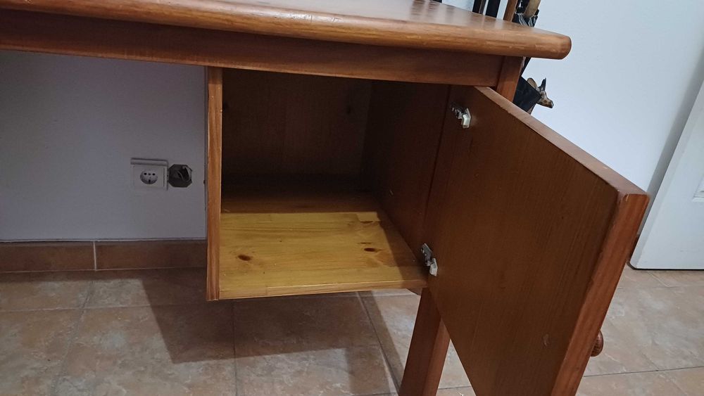 Secretaria madeira