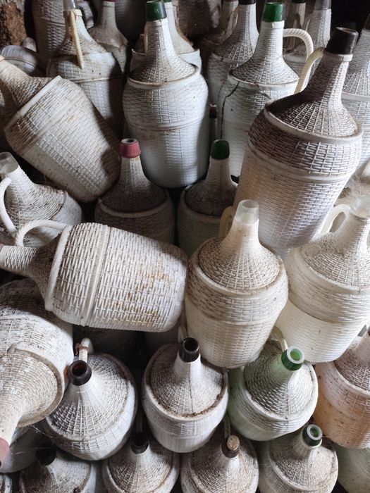 Garrafões de Vidro com plástico