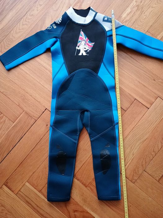 Bardzo ładna gruba ,ciepła,pełna pianka poliuretanowa dla dziecka  PRIDE team