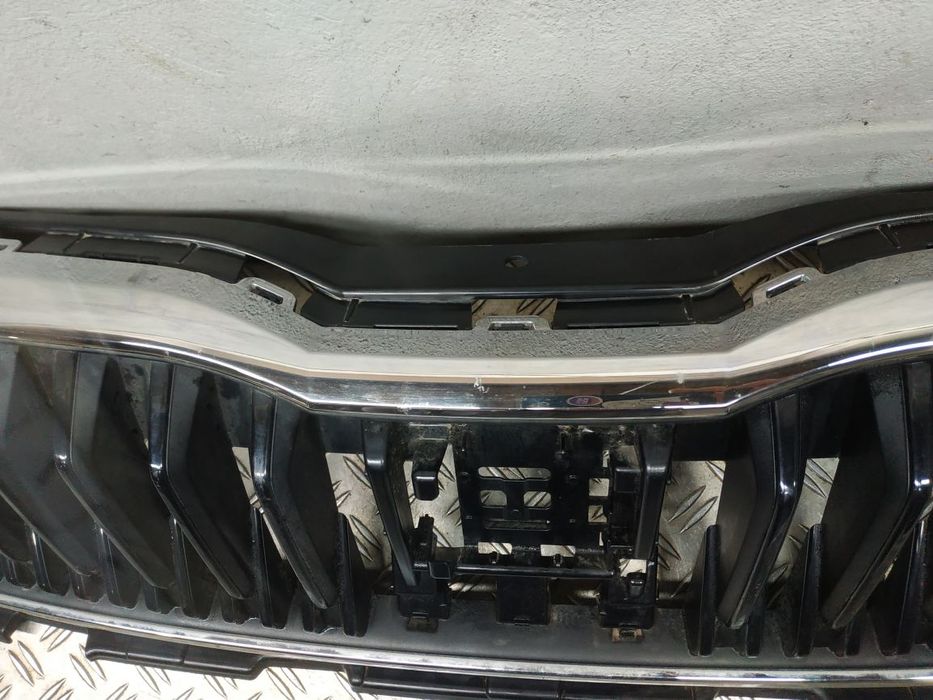 VAG Scala 18- решітка радіатора з хромом RC1275 657853653