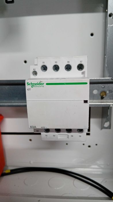 Stycznik Schneider iCT 63A, cewka 230V, 4 styki NC