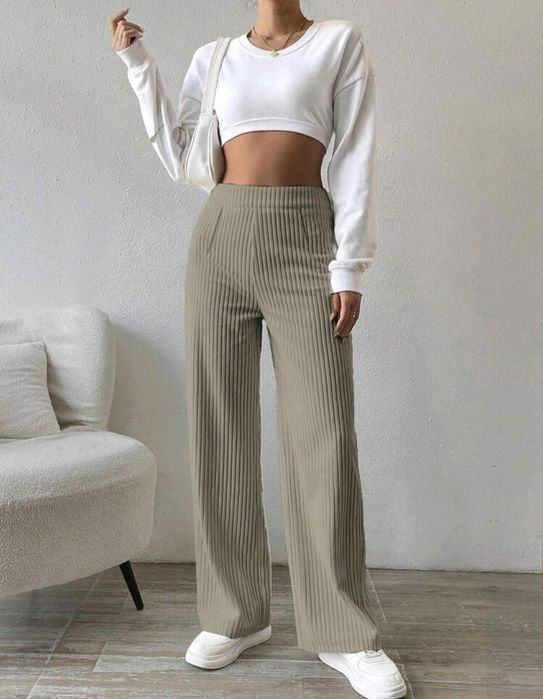 Calças Cinza Shein

Tecido macio com textura canelada
Bolsos laterais