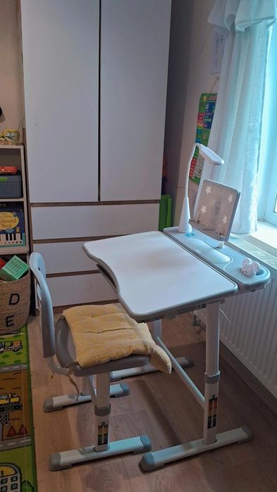 Продам комплект зростаюча парта і стілець