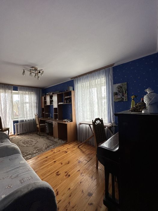 Продається 3-кімнатна квартира по вул. М. Небаби, центр міста