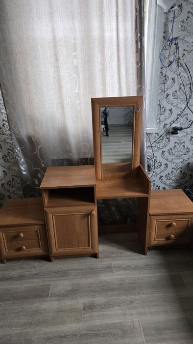 Туалетний столик тумба приліжкова