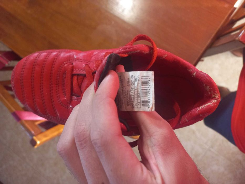 Chuteiras Futebol Kipsta 31 + Caneleiras Kipsta