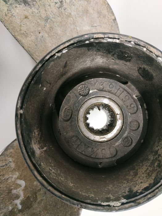 Śruba napędowa Johnson Evinrude OMC (13-1/4 x 17) nr.10