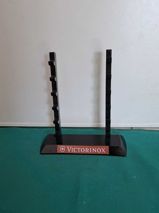 Expositor artesanal para Canivetes / Navalhas Victorinox - preto