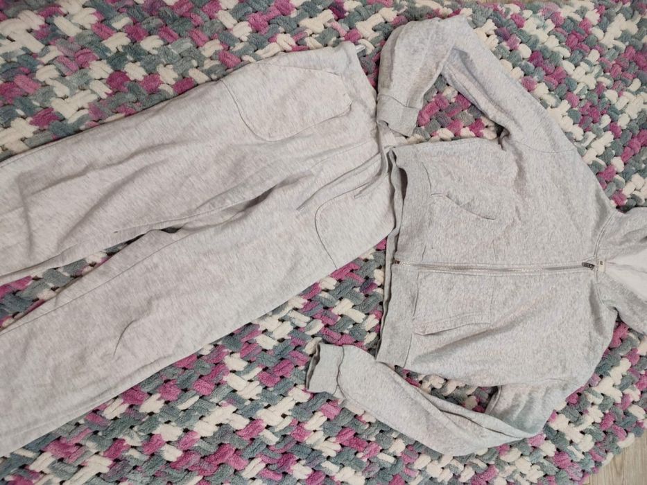 Спортивний костюм на дівчинку