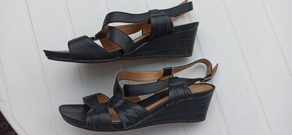 Skórzane sandały Clarks 42 klin. Uk8