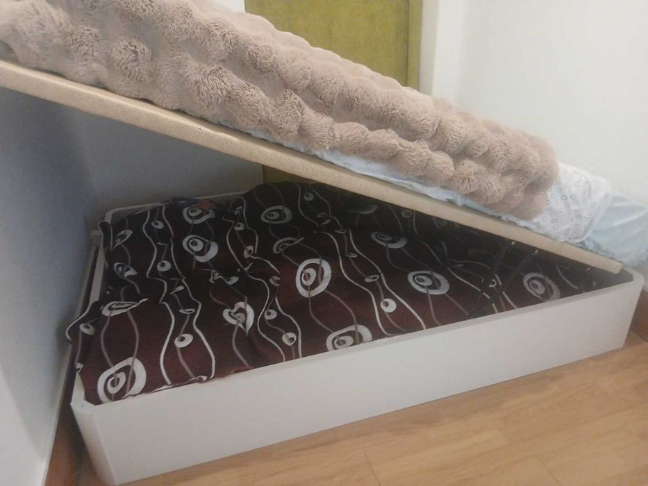Vendo cama de casal, com estrado elevatório64552930324609122