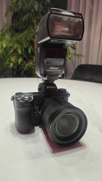 Aparat Nikon Z6II obiektyw Nikor 24-70/4 S lampa Nikon SB-5000