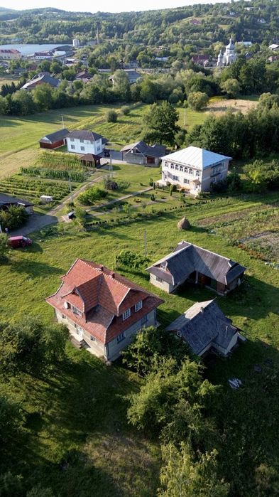 Продаж господарства в Карпатах с. Стопчатів цегляний будинок 138 м2 літня кухня господарські приміщення 107 сот. землі є газ БЕЗ КОМІСІЇ