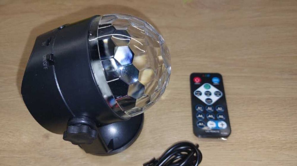 Kolorowe Światła na Imprezę: LED Disco Ball Light