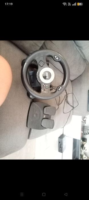Volante e pedais para computador