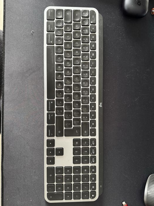 Logitech mx keys - US layout