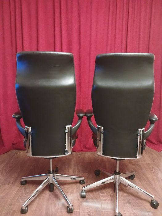 2 шт...Крісла шкіряні офісні/комп'ютерні Haworth Comforto  (Німеччина)