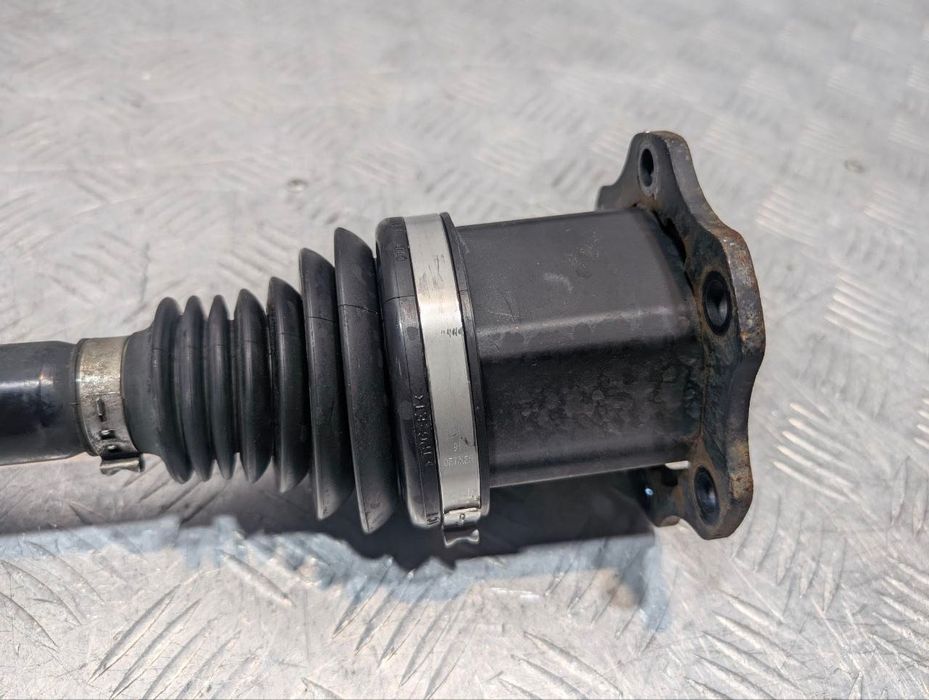 Піввісь передня привід VAG Audi A4 LCI B9 / A5, S5 F5 / A6, Q5 / 26 тис км / 8W0407271D