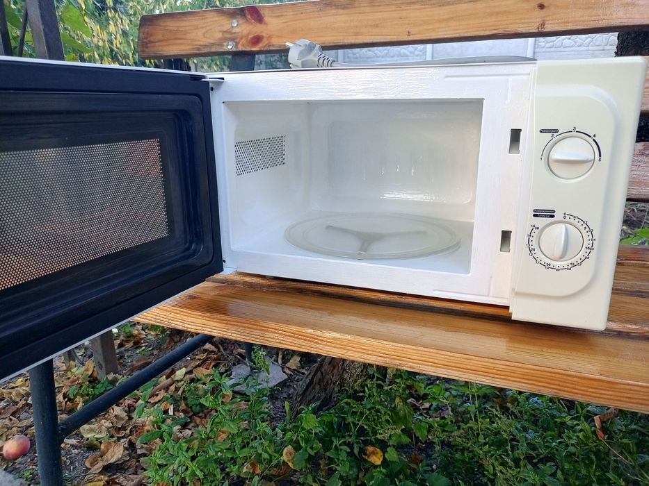 Мікрохвильова піч Б/У.