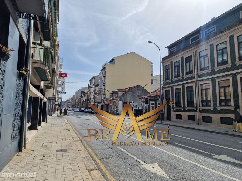 Apartamento T2 Com Lugar De Garagem | Rua Da Constituição - Porto