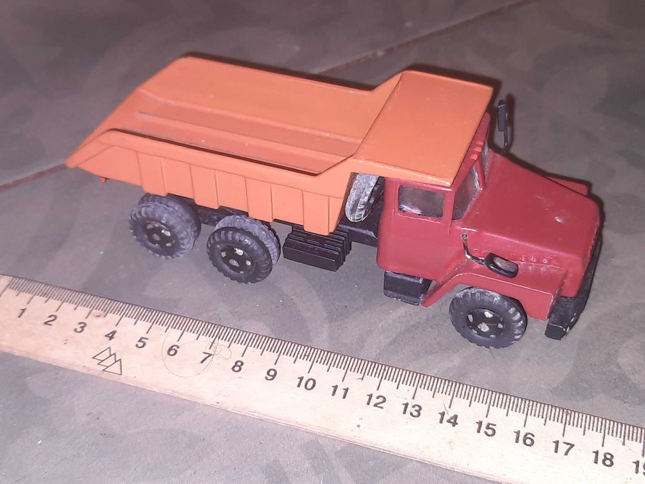 Модель автомобіля КрАЗ з СРСР