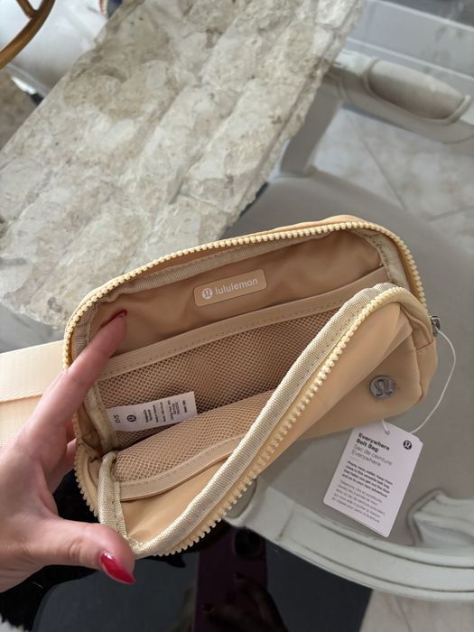 Bolsa bege lululemon