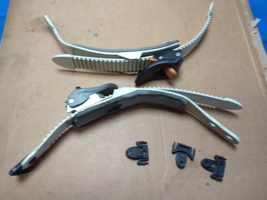 Запчастини до кріплень сноуборду.