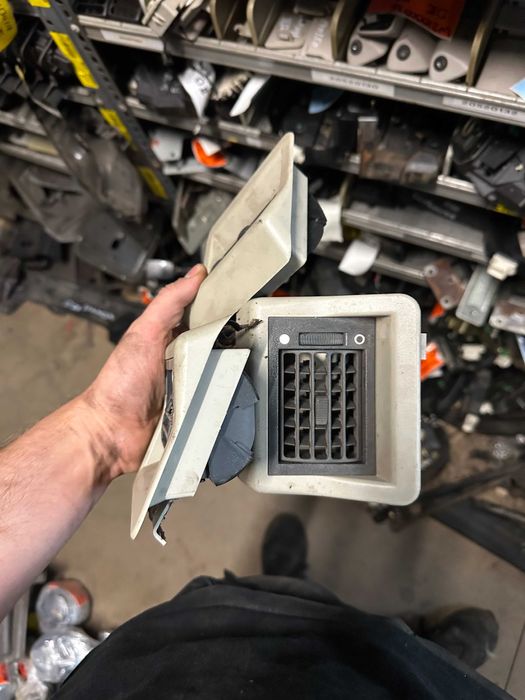 Land Rover Discovery TD5 Grelhas Ar Condicionado Tejadilho BTR9391LUM