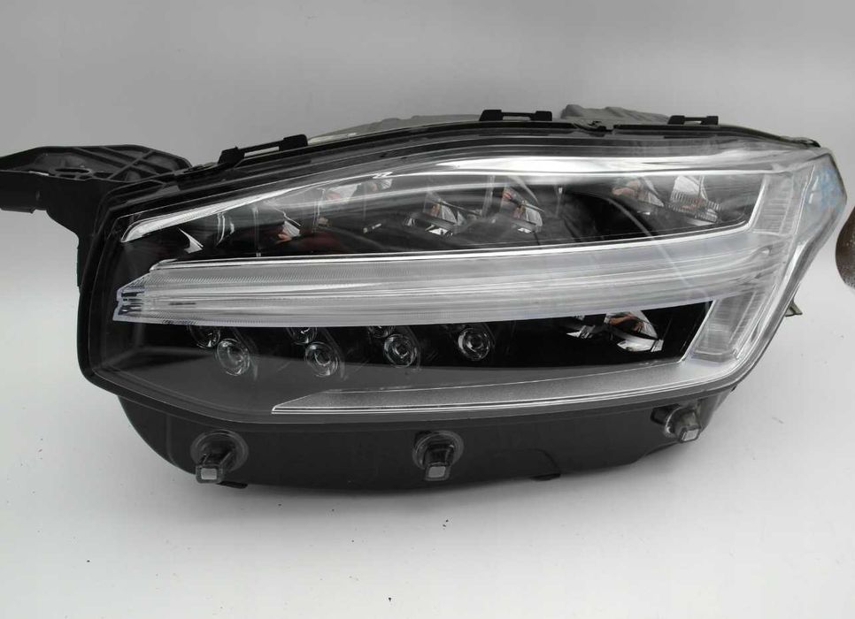 Передні фари  на  Volvo XC90 2014 (2 покоління)