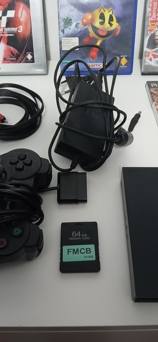 Playstation PS2 com comandos e jogos