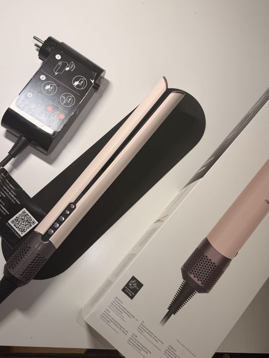 Dyson Airstrait з гарантією на 2 роки