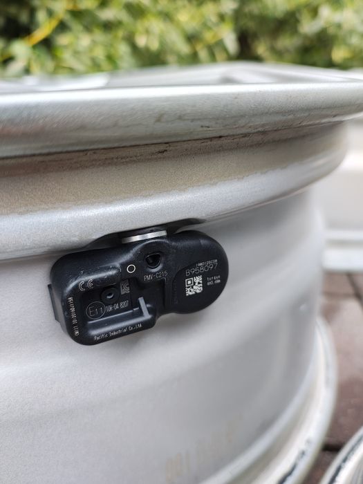 Felgi 17 Toyota 5x114,3 7,5J et40 czujniki TDG2-757