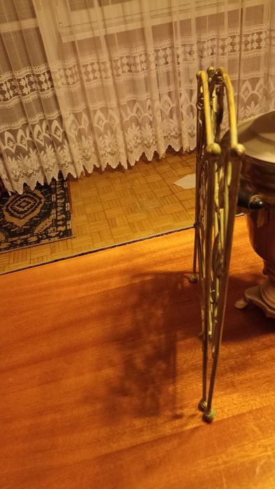 Gazetownik metalowy z kogutem