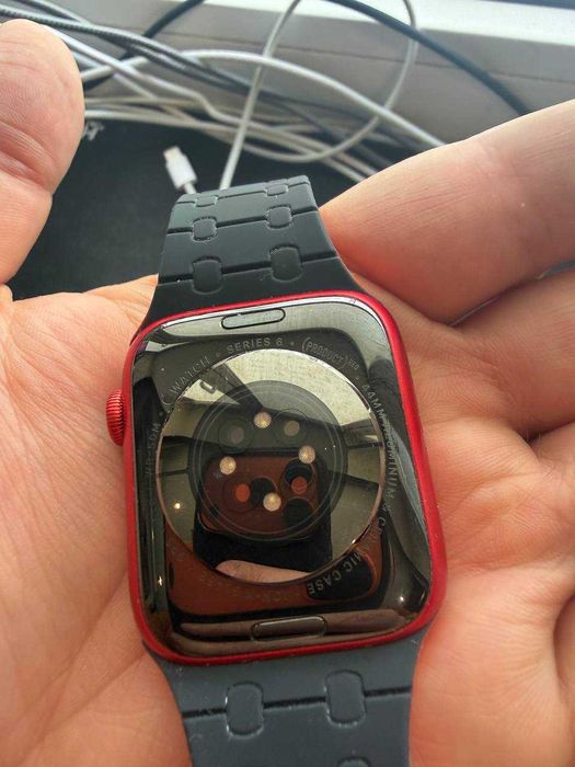 Apple Watch Series 6 44mm (GPS + Cellular) Product Red