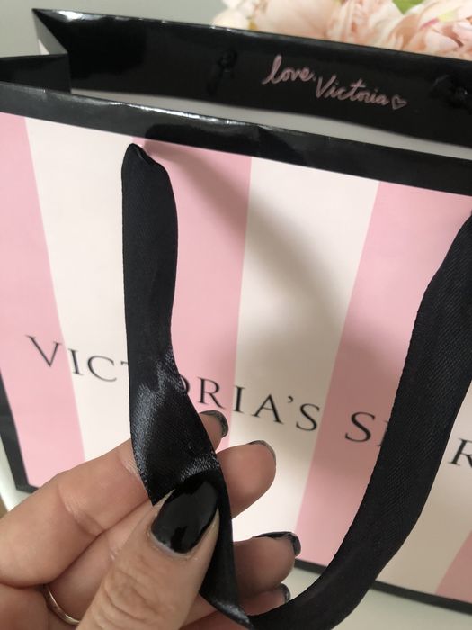 Подарунковий пакет Victoria’s Secret в смужку 28х23см