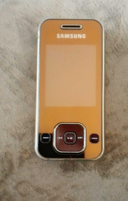 Telefon Samsung sgh f-250 1.3 megapixels.