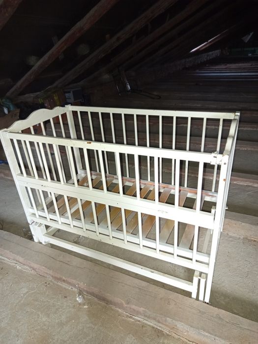 Дитяча колиска-ліжечко