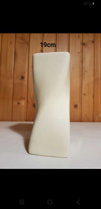 Nowy biały wazon 19cm