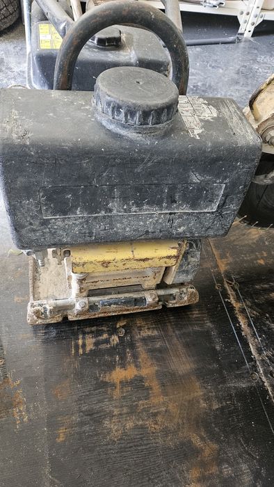 Placa Compactadora / Vibratória Bomag com motor Robin