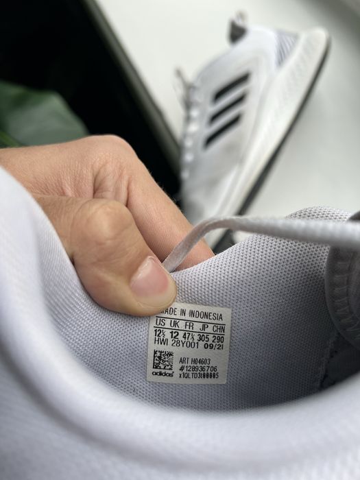 Оригінал! Взуття Adidas (47 розмір, 30,5 см по устілці)