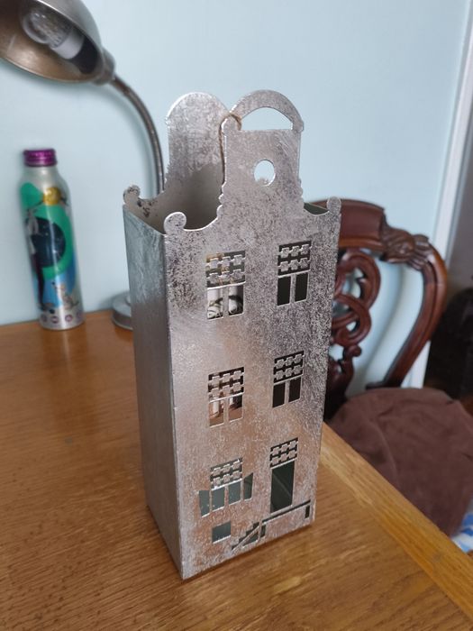Casa lanterna em metal