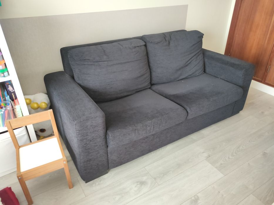 Sofá cama preto, usado