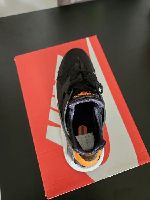 Nike Hurache preto e laranja