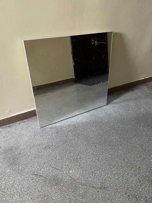 lustro bez ramy współczesne zawieszane