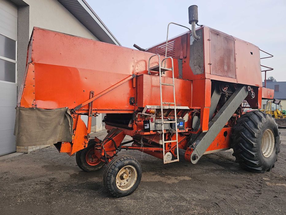 Kombajn zbożowy BIZON Z056 sieczkarnia silnik heder koła skrzynia