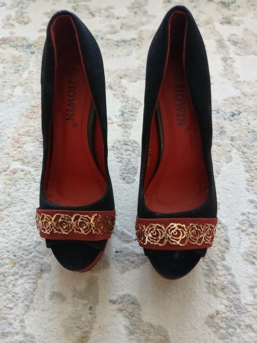 Buty na obcasie nowe r.37