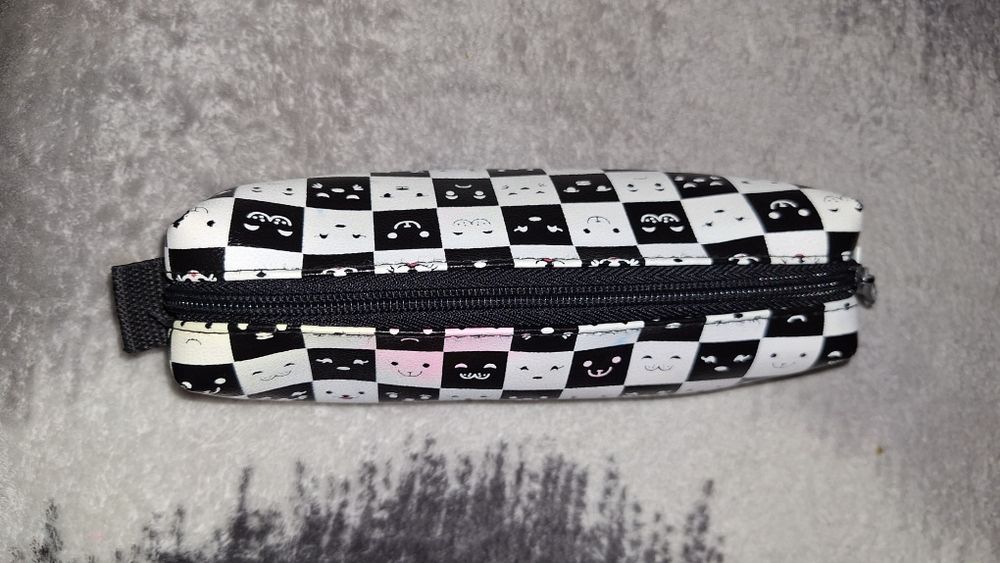 Piórnik na kredki minki